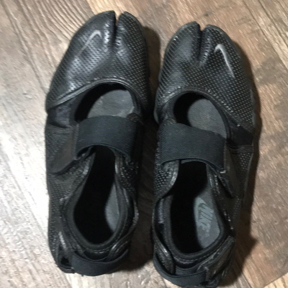 mens nike air rift split toe trainers